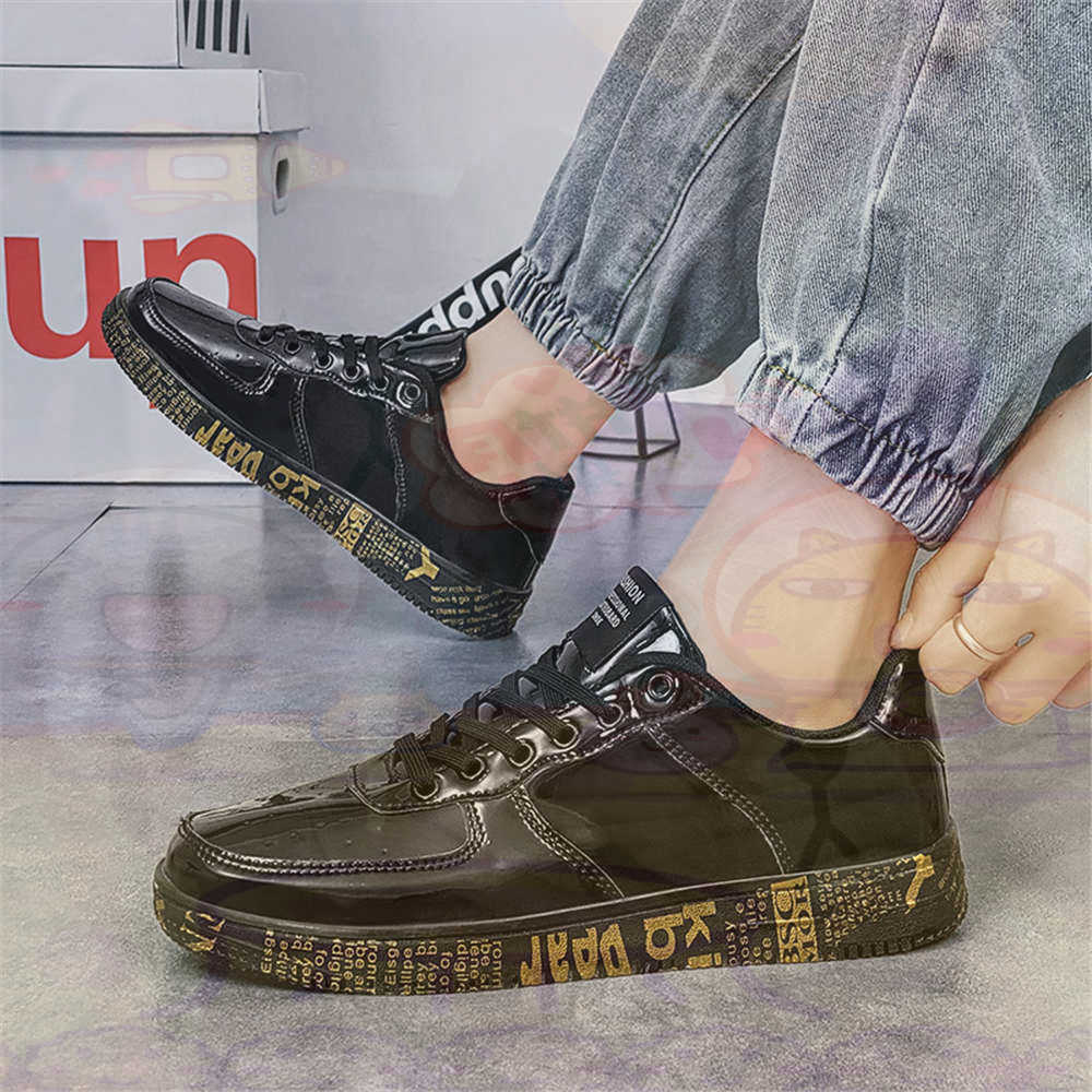 Round Foot Size 45 Sneakers Wh - Streetwear Brand Canada recension och pris